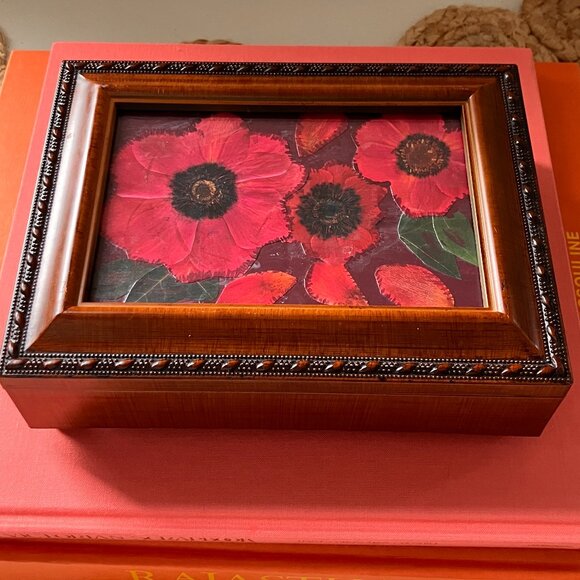 Vintage Wooden Music Box with Original Decoupage Art Insert, Photo Frame Box - Picture 9 of 10